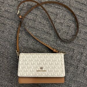 Jet Set Small Logo Smartphone Convertible Crossbody Bag